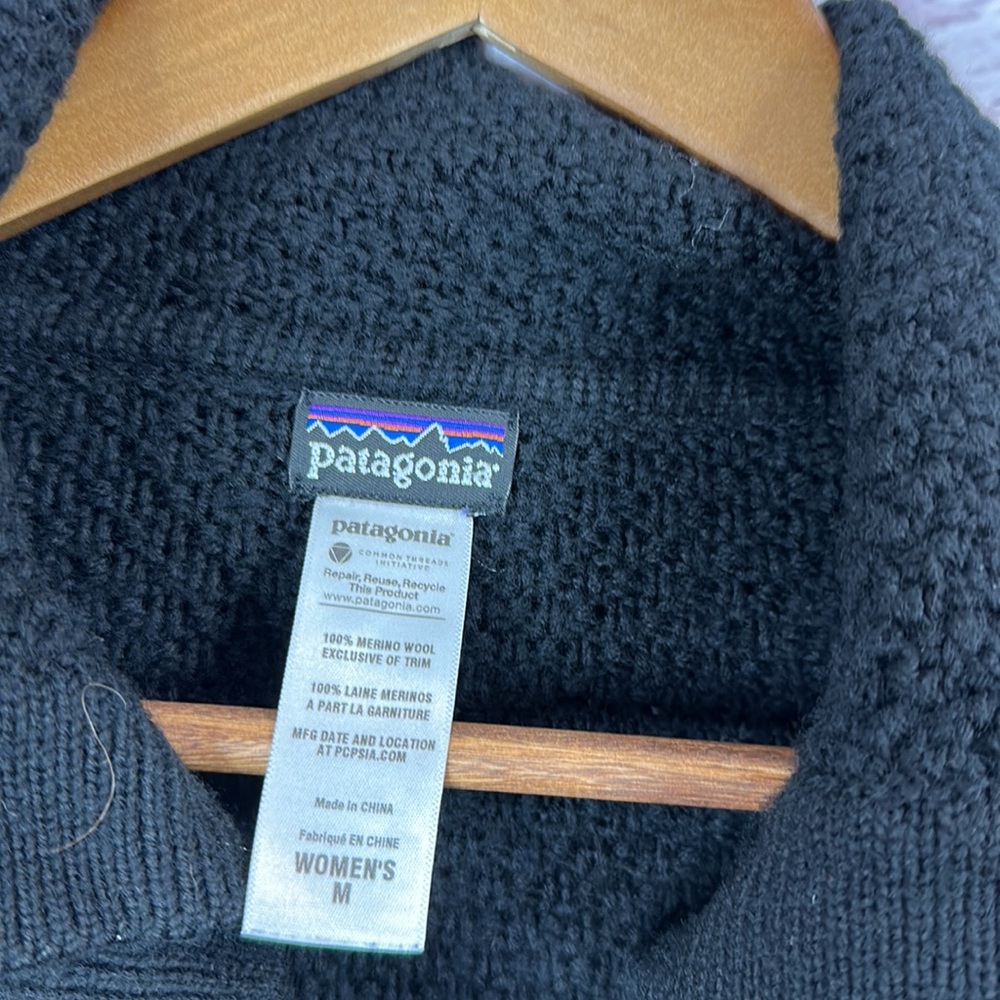 Patagonia Womens Sweater size Medium Black Knit Merino Wool Button Cardigan - Picture 2 of 10